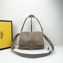 Женская кожаная сумка Fendi коричневая 27х10х8 2025