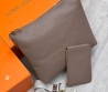 Женская кожаная сумка Louis Vuitton серая 32х26 2025