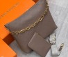 Женская кожаная сумка Louis Vuitton серая 32х26 2025