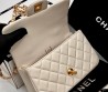 Женская кожаная сумка Chanel бежевая 20х12 2025