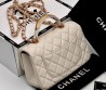 Женская кожаная сумка Chanel бежевая 20х12 2025