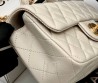 Женская кожаная сумка Chanel бежевая 20х12 2025