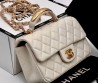 Женская кожаная сумка Chanel бежевая 20х12 2025