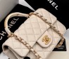 Женская кожаная сумка Chanel бежевая 20х12 2025