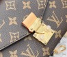 Женская кожаная сумка Louis Vuitton темно-коричневая с логотипами 22х13х7 2025