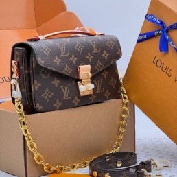 Женская кожаная сумка Louis Vuitton темно-коричневая с логотипами 22х13х7 2025