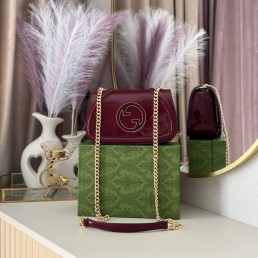 Женская кожаная сумка Gucci бордовая лакированная 21х13 2025