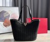 Женская соломенная сумка Valentino черная 45х31х30 2025