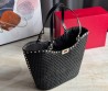 Женская соломенная сумка Valentino черная 45х31х30 2025