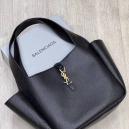 Женская кожаная сумка Saint Laurent черная 35х28 2025