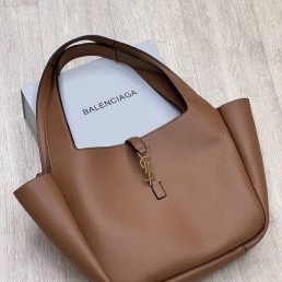 Женская кожаная сумка Saint Laurent коричневая 35х28 2025