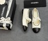 Женские кожаные балетки Chanel белые с черным носом с бантом 2025