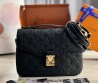 Женская кожаная сумка Louis Vuitton черная 25х19 2025