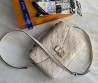 Женская кожаная сумка Louis Vuitton бежевая 25х19 2025