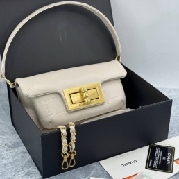 Женская кожаная сумка Chanel светло-серая 26х16 2025