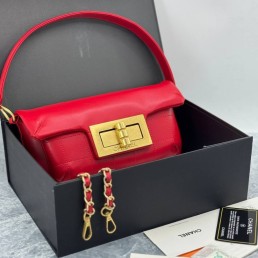Женская кожаная сумка Chanel красная 26х16 2025