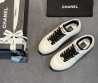 Женские кожаные кроссовки Chanel с замшевыми вставками белые 2025