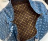 Дорожная кожаная сумка унисекс Louis Vuitton синяя в логотипах 50х27 2025
