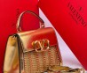 Женская кожаная сумка с плетением Valentino золотая 23х16 2025