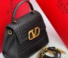 Женская кожаная сумка с плетением Valentino черная 23х16 2025