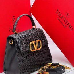 Женская кожаная сумка с плетением Valentino черная 23х16 2025