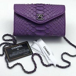 Женская сумка Chanel из кожи питона