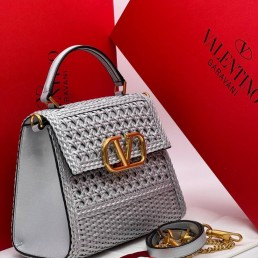 Женская кожаная сумка с плетением Valentino серая 23х16 2025