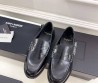 Женские кожаные лоферы Saint Laurent черные с монограммой 2025