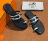 Женские кожаные шлепанцы Hermes серебристые 2025