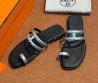 Женские кожаные шлепанцы Hermes серебристые 2025