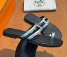 Женские кожаные шлепанцы Hermes серебристые 2025