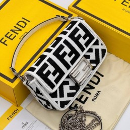 Женская текстильная сумка Fendi белая с черным 20х10 2025