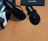 Женские замшевые шлепанцы Chanel черные со стразами 2025