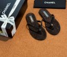 Женские замшевые шлепанцы Chanel коричневые со стразами 2025