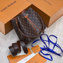Женская кожаная сумка Louis Vuitton коричневая 25х25 2025