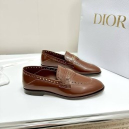 Женские кожаные лоферы Christian Dior коричневые с перфорацией 2025