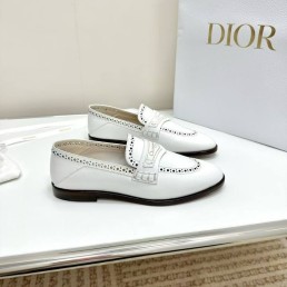 Женские кожаные лоферы Christian Dior белые с перфорацией 2025
