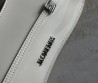 Женская кожаная сумка Jacquemus белая лакированная 28х14 2025
