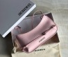 Женская кожаная сумка Jacquemus розовая лакированная 28х14 2025