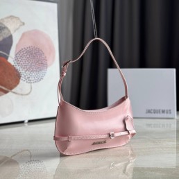 Женская кожаная сумка Jacquemus розовая лакированная 28х14 2025