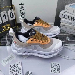 Женские комбинированные кроссовки Loewe Cloudtilt белые с бежевым 2025