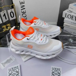 Женские комбинированные кроссовки Loewe Cloudtilt белые с оранжевым 2025