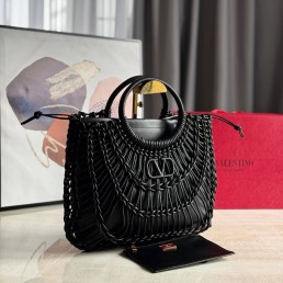 Женская кожаная сумка с плетением Valentino черная 38х34 2025