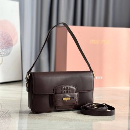 Женская кожаная сумка Miu Miu коричневая 25х15 2025