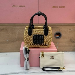 Женская комбинированная сумка Miu Miu бежевая с черным 20х15 2025