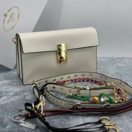 Женская кожаная сумка Prada белая 24х20х8 2025