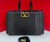 Женская комбинированная сумка Valentino 38х25 черная 2025