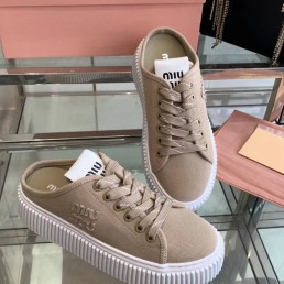 Женские текстильные кеды Miu Miu бежевые без пятки 2025