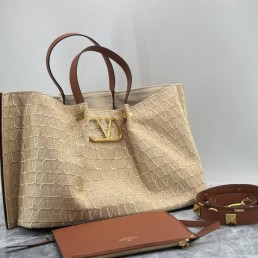Женская кожаная сумка Valentino бежевая 38х25х18 2025