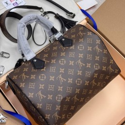 Женская кожаная сумка Louis Vuitton коричневая 30х21х7 2025